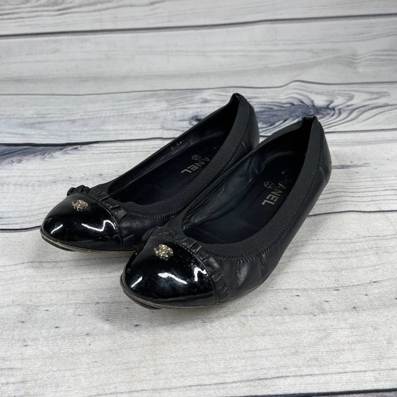Chanel Black Leather Ruffle Slip on Almond Toe Ballet Flats Size 39 - Picture 2 of 11